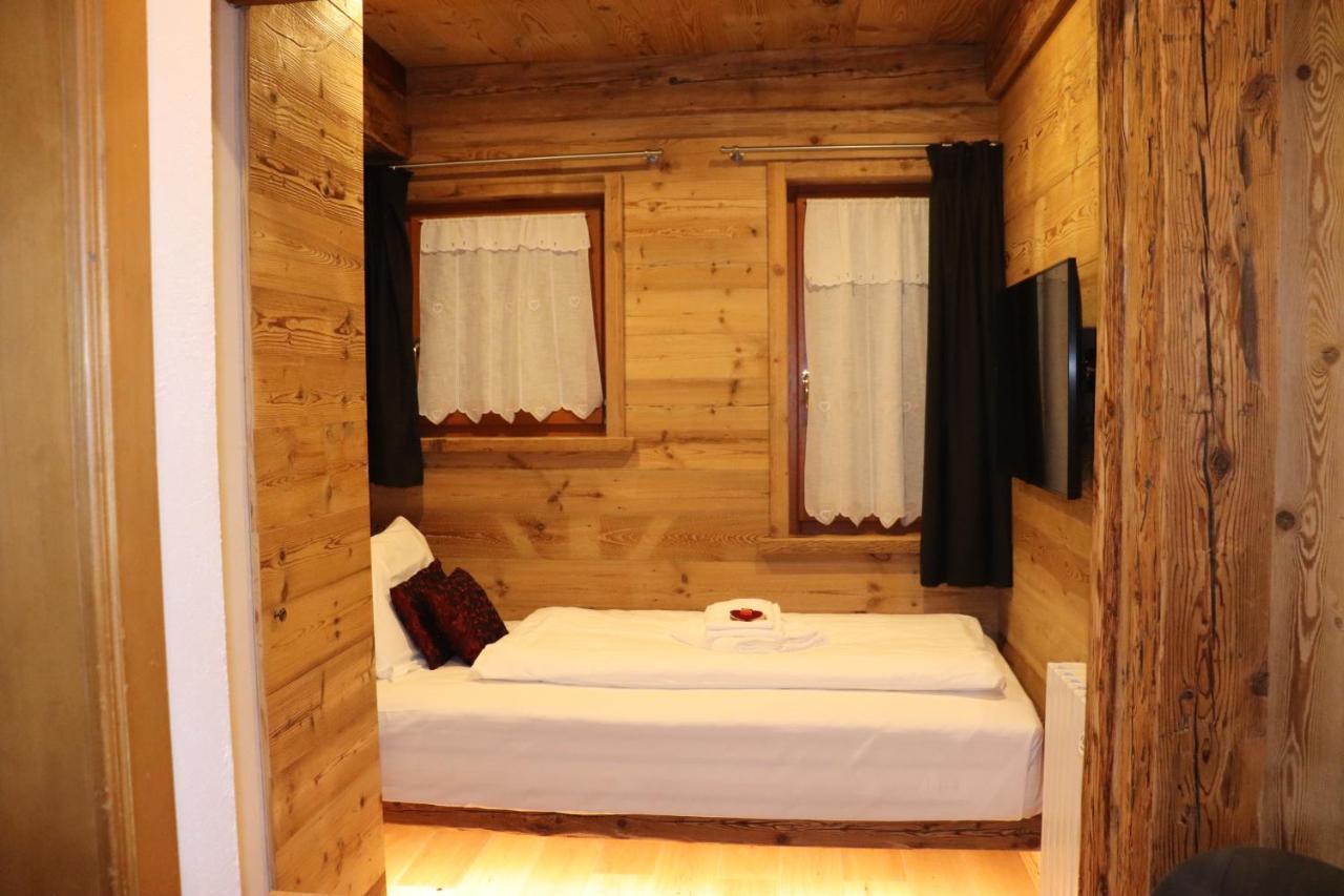 Hotel Ciasa Lorenzi Cortina dʼAmpezzo Exteriör bild