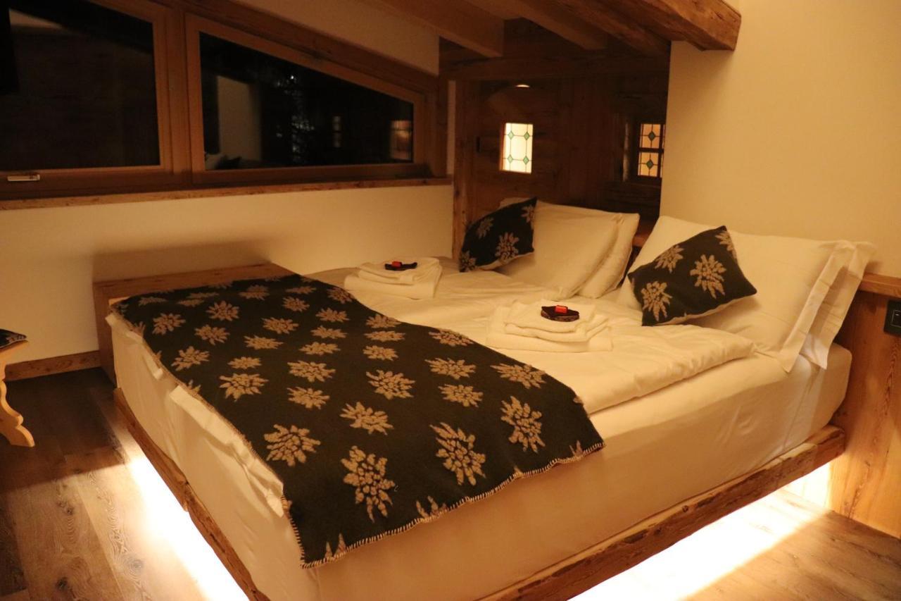 Hotel Ciasa Lorenzi Cortina dʼAmpezzo Exteriör bild