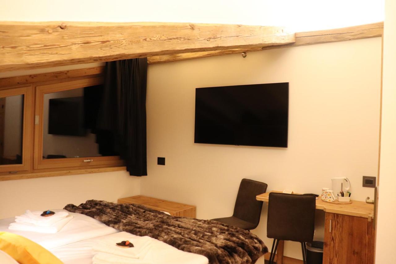 Hotel Ciasa Lorenzi Cortina dʼAmpezzo Exteriör bild