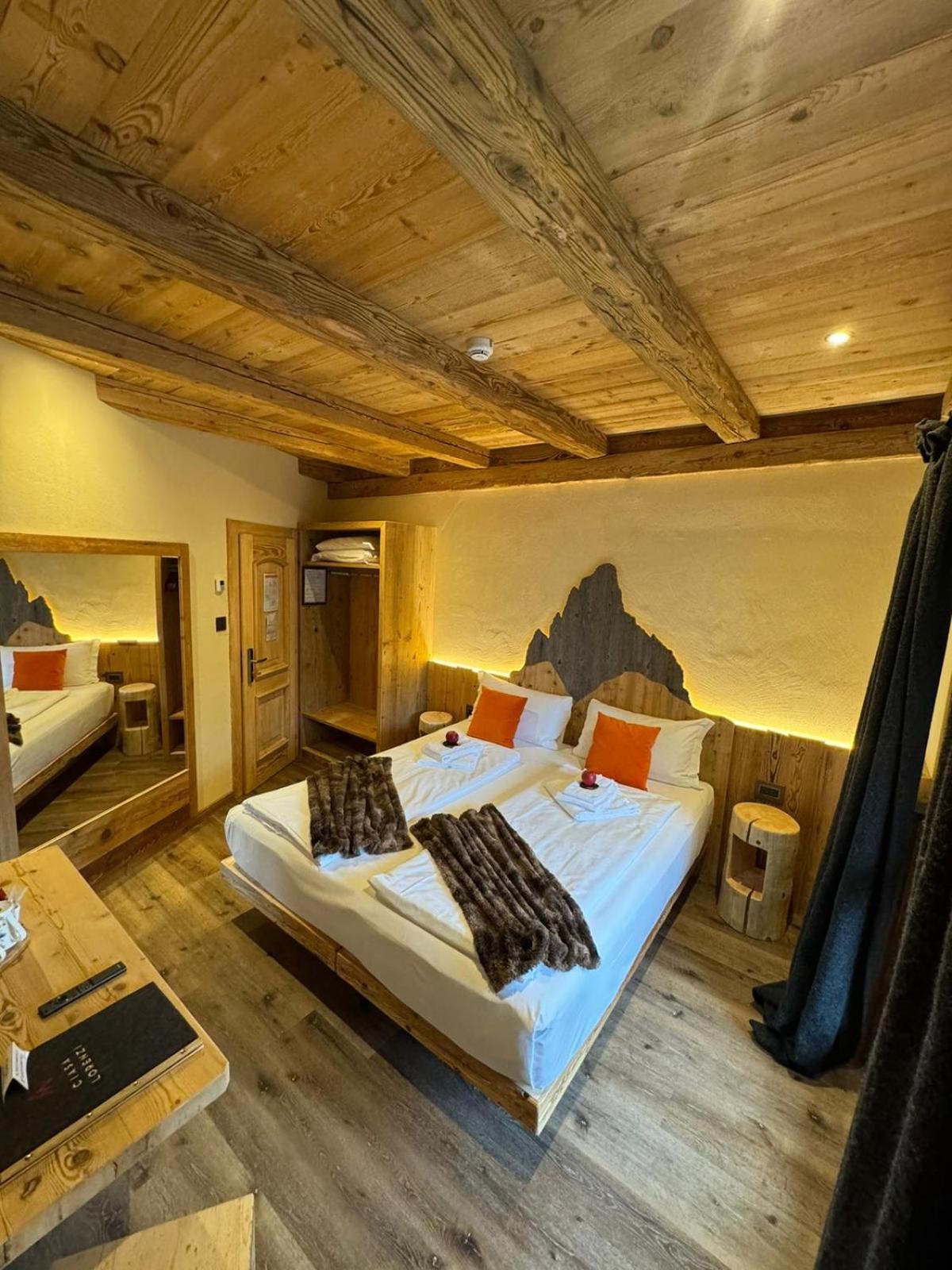 Hotel Ciasa Lorenzi Cortina dʼAmpezzo Exteriör bild