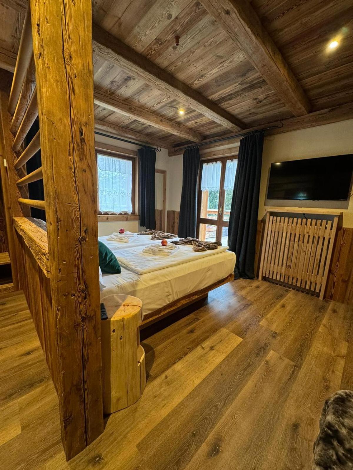 Hotel Ciasa Lorenzi Cortina dʼAmpezzo Exteriör bild