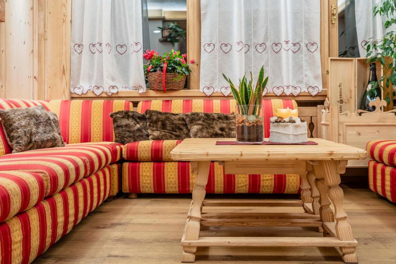 Hotel Ciasa Lorenzi Cortina dʼAmpezzo Exteriör bild