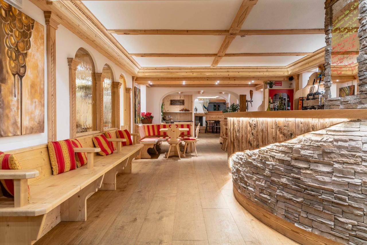 Hotel Ciasa Lorenzi Cortina dʼAmpezzo Exteriör bild