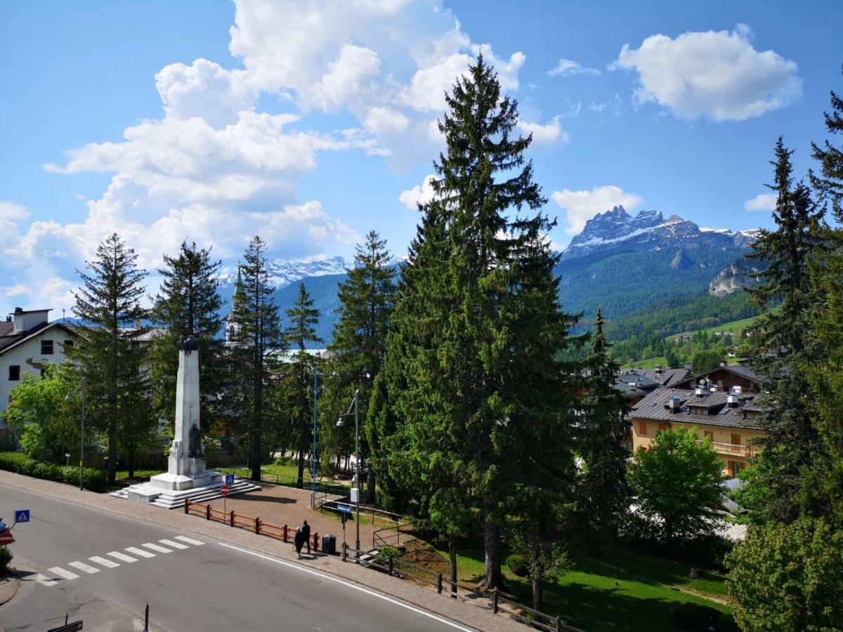 Hotel Ciasa Lorenzi Cortina dʼAmpezzo Exteriör bild